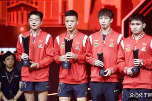 Tô Đông: Đá có thối hơn nữa, cũng là trận đấu của đội tuyển quốc gia Trung Quốc bắt đầu, phải hò hét